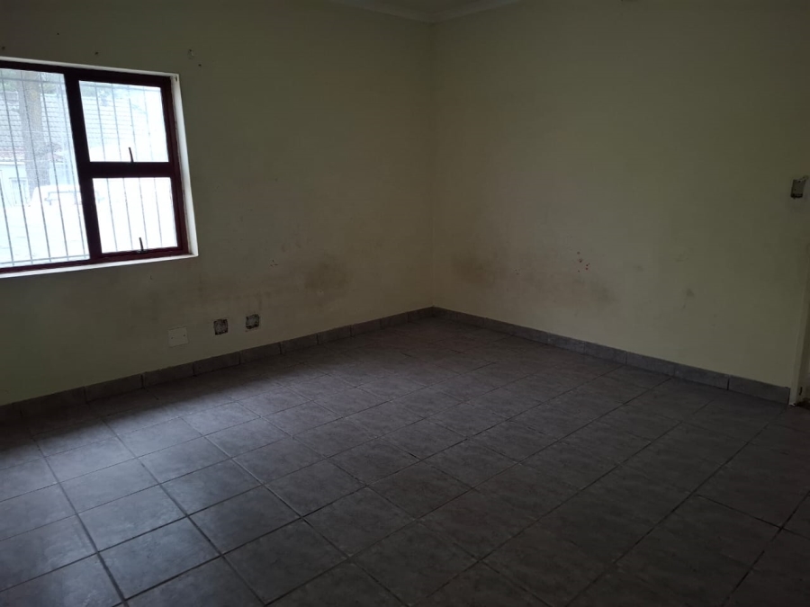 6 Bedroom Property for Sale in Oakdale Western Cape
